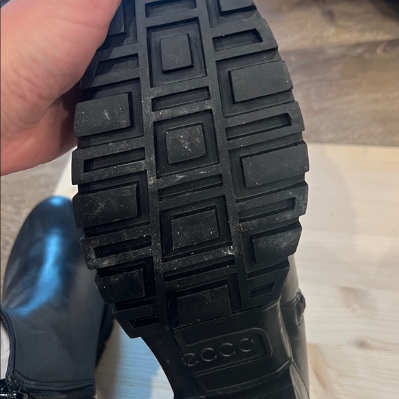 ECCO Women boots. Size US 10-10.5 NWT - Picture 4 of 8